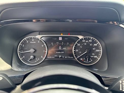 Used 2025 Nissan Pathfinder SL AWD/4WD image 14