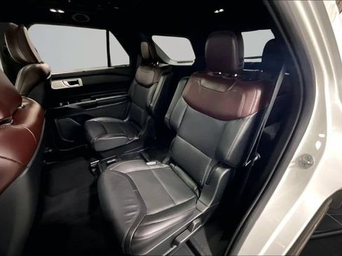 Used 2020 Ford Explorer Platinum w/ Premium Technology Package AWD/4WD image 26