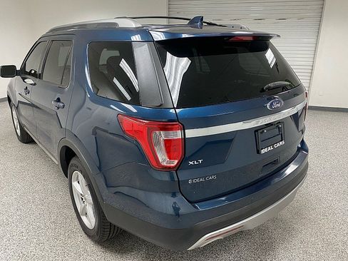 Used 2017 Ford Explorer XLT w/ Equipment Group 202A image 7