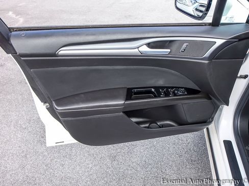 Used 2014 Ford Fusion SE FWD image 16