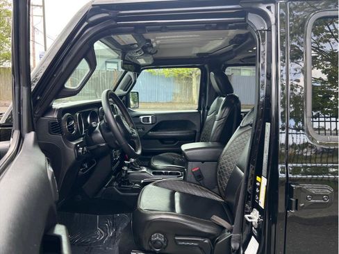 Used 2023 Jeep Gladiator Overland image 3
