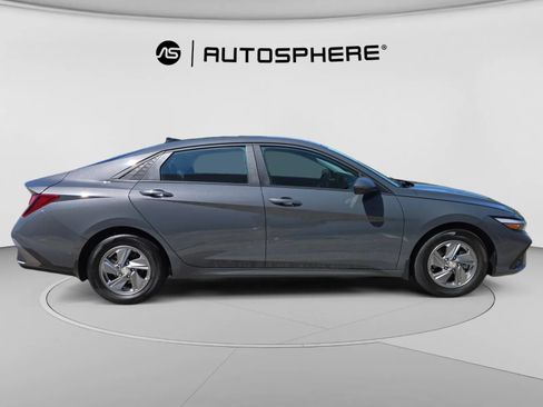 Used 2024 Hyundai Elantra SE FWD image 10