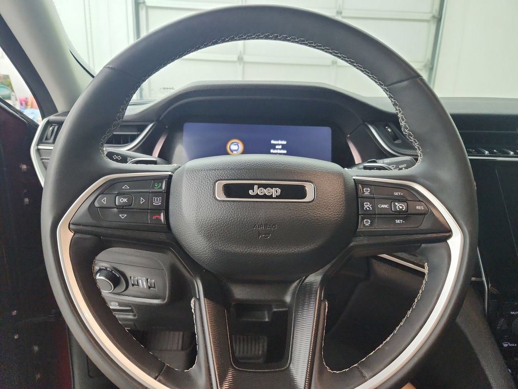 Used 2023 Jeep Grand Cherokee Laredo w/ Luxury Tech Group I AWD/4WD image 24