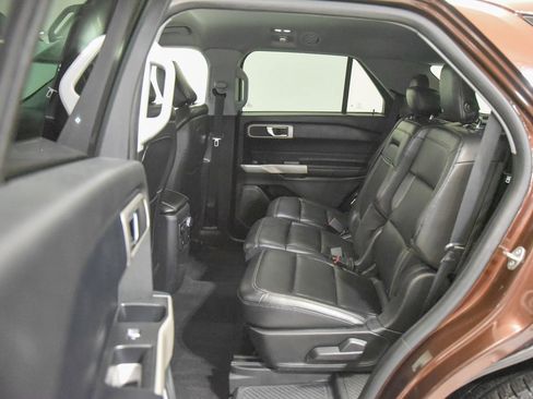 Used 2020 Ford Explorer XLT w/ Equipment Group 202A image 2