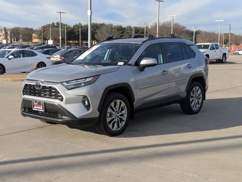 Used 2025 Toyota RAV4 XLE Premium image 10