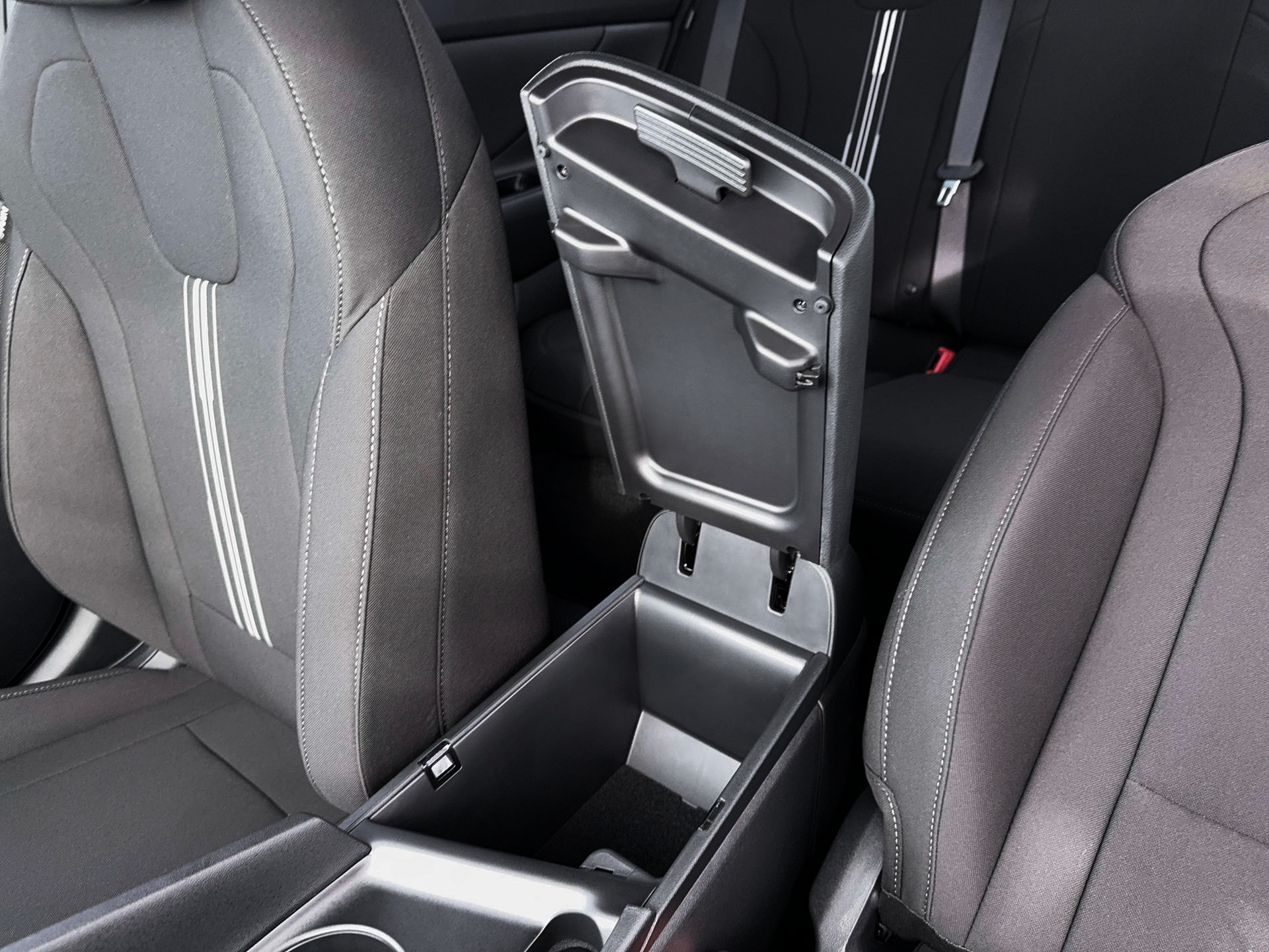 New 2026 Hyundai Elantra SEL Sport FWD image 18