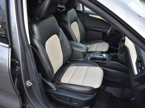 Used 2022 Ford Escape Titanium w/ Titanium Premium Package image 20