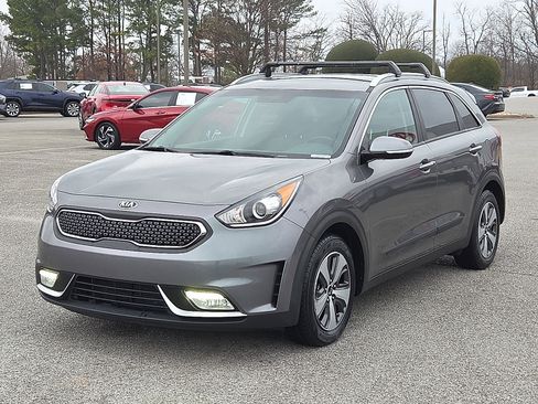 Used 2017 Kia Niro EX image 2