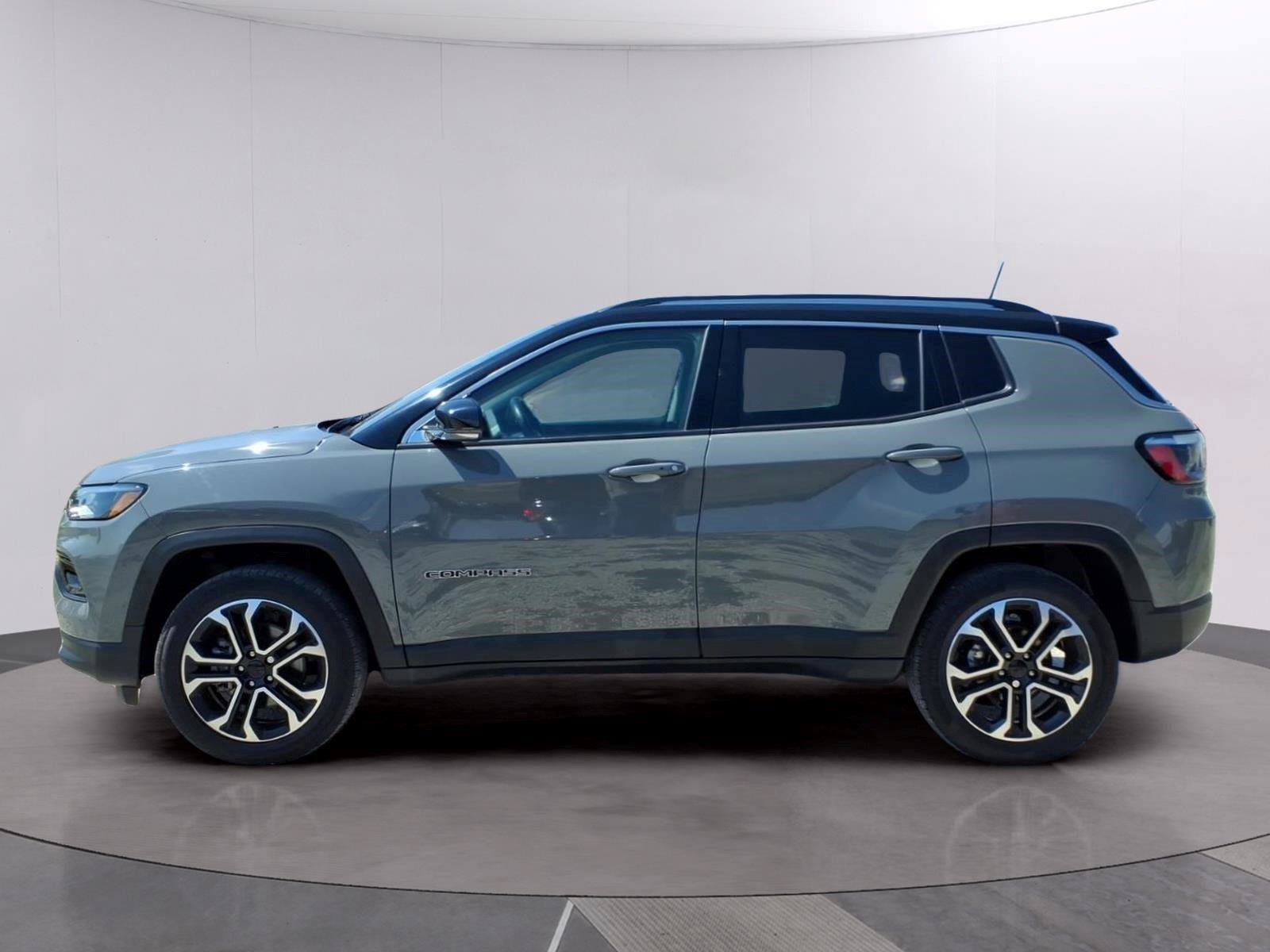 Used 2022 Jeep Compass Limited AWD/4WD image 2