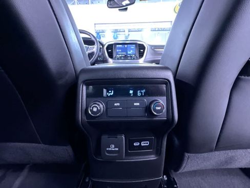 Used 2023 GMC Acadia SLT FWD image 40