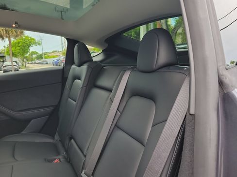 Used 2024 Tesla Model Y Long Range AWD/4WD image 12