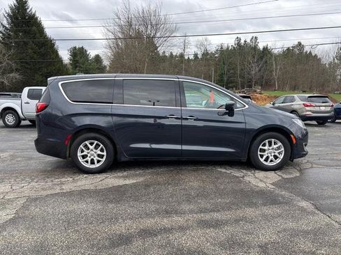 Used 2020 Chrysler Pacifica Touring w/ Advanced Safetytec Group FWD image 8