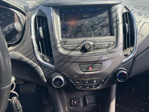 Used 2019 Chevrolet Cruze LT image 12