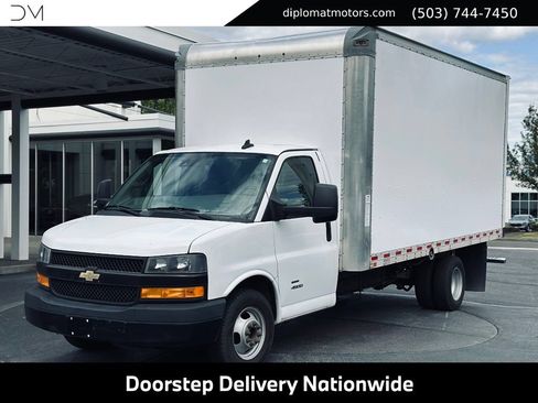 Used 2021 Chevrolet Express 4500 Extended w/ Power Convenience Package RWD image 1