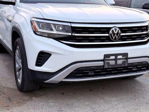 Used 2020 Volkswagen Atlas Cross Sport SE image 2