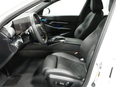 Used 2025 BMW 530i xDrive w/ Premium Package AWD/4WD image 2