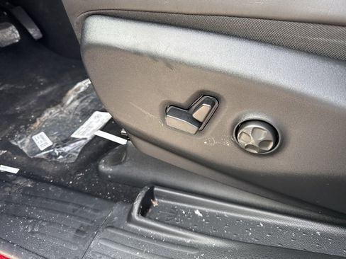 New 2026 Chrysler Pacifica Limited w/ Uconnect Theater Family Group image 29