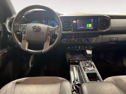 Used 2019 Toyota Tacoma TRD Off-Road image 11