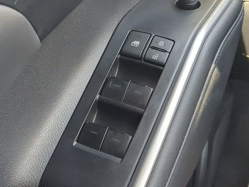 Certified 2024 Toyota Highlander XLE image 24