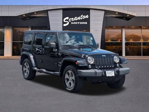 Used 2017 Jeep Wrangler Unlimited Sahara w/ Dual Top Group AWD/4WD image 7