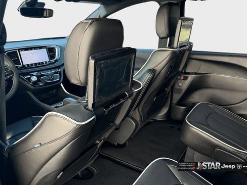 New 2026 Chrysler Pacifica Limited w/ Uconnect Theater Family Group image 16