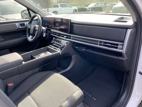 Used 2025 Hyundai Santa Fe SE FWD image 33