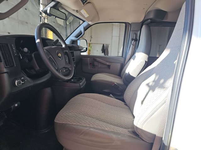 Used 2025 Chevrolet Express 3500 LT w/ LT Preferred Equipment Group RWD image 9