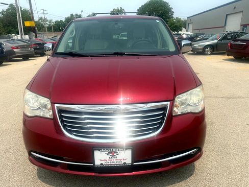 Used 2014 Chrysler Town & Country Touring-L w/ Driver Convenience Group image 4