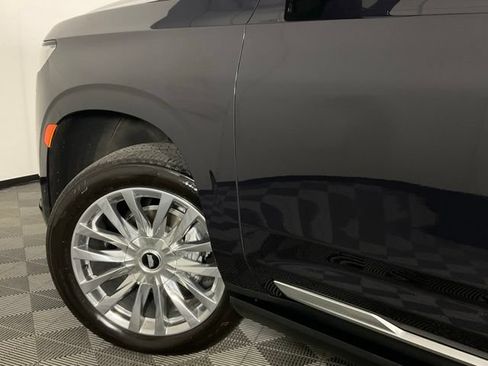Used 2024 Cadillac Escalade ESV Premium Luxury w/ Performance Package AWD/4WD image 32