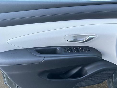 Certified 2025 Hyundai Tucson SE image 18