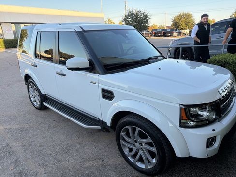 Used 2016 Land Rover LR4 HSE image 2