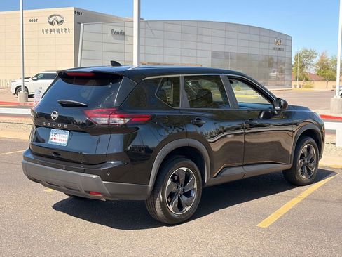 Certified 2025 Nissan Rogue SV FWD image 8