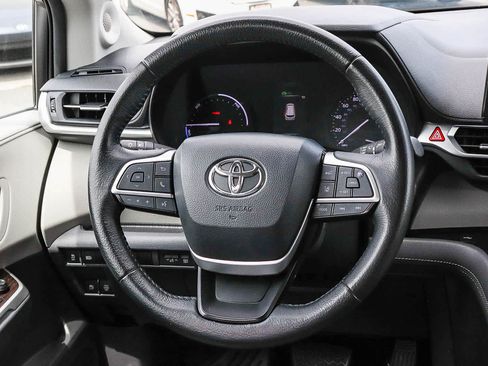 Used 2021 Toyota Sienna XLE w/ XLE Plus Package FWD image 23