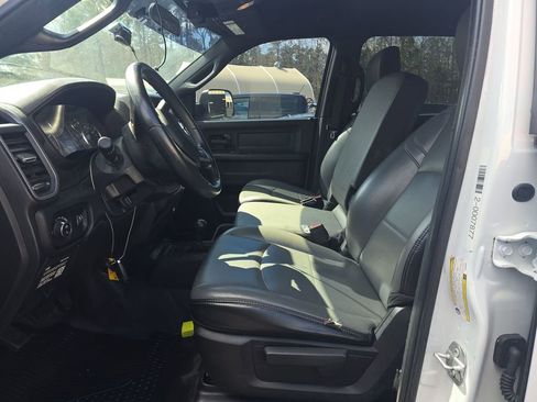 Used 2022 RAM 2500 Tradesman w/ Chrome Appearance Group image 4