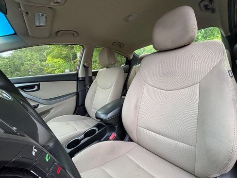 Used 2015 Hyundai Elantra SE w/ Option Group 02 image 10