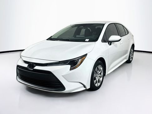 Used 2023 Toyota Corolla LE FWD image 3