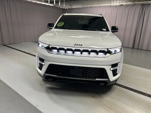 New 2026 Jeep Grand Wagoneer 4WD image 2