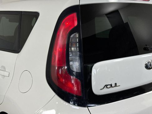 Used 2018 Kia Soul Base image 32