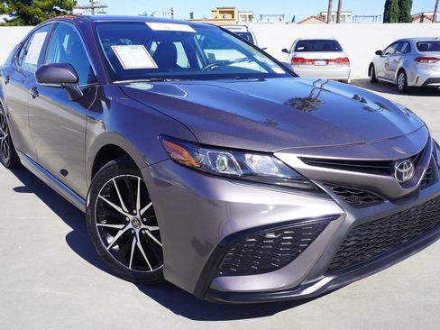 Certified 2022 Toyota Camry SE image 2