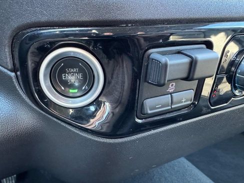 Used 2025 GMC Sierra 1500 SLT AWD/4WD image 23