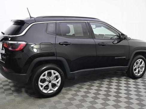 Used 2025 Jeep Compass Latitude w/ Sun & Sound Group AWD/4WD image 5