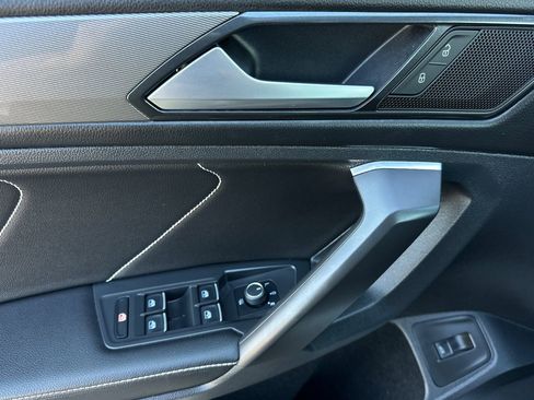 Used 2022 Volkswagen Tiguan SE image 11