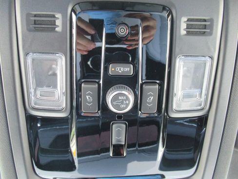 Used 2026 Chevrolet Suburban Premier AWD/4WD image 29