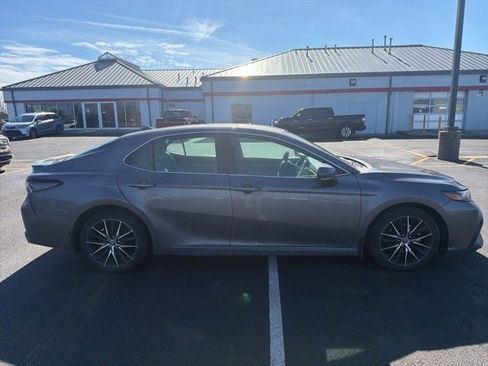 Used 2022 Toyota Camry SE image 10