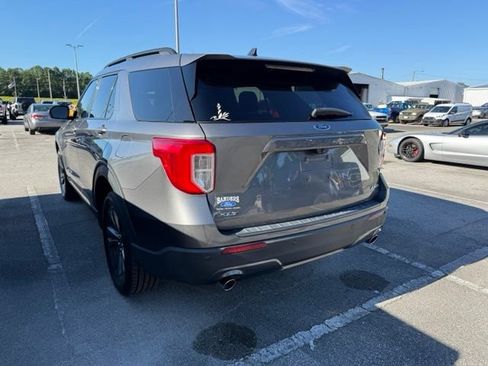 Used 2022 Ford Explorer XLT w/ Equipment Group 202A AWD/4WD image 4
