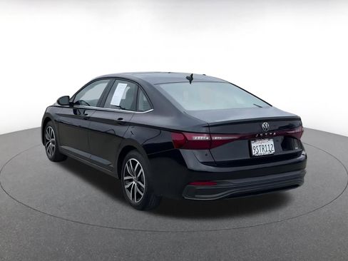 Used 2025 Volkswagen Jetta SE image 11