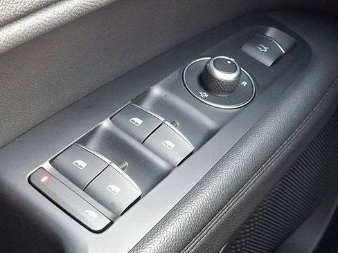 Used 2022 Alfa Romeo Stelvio Veloce image 32