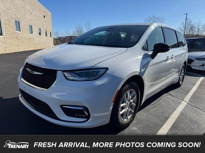 Used 2024 Chrysler Pacifica Touring-L