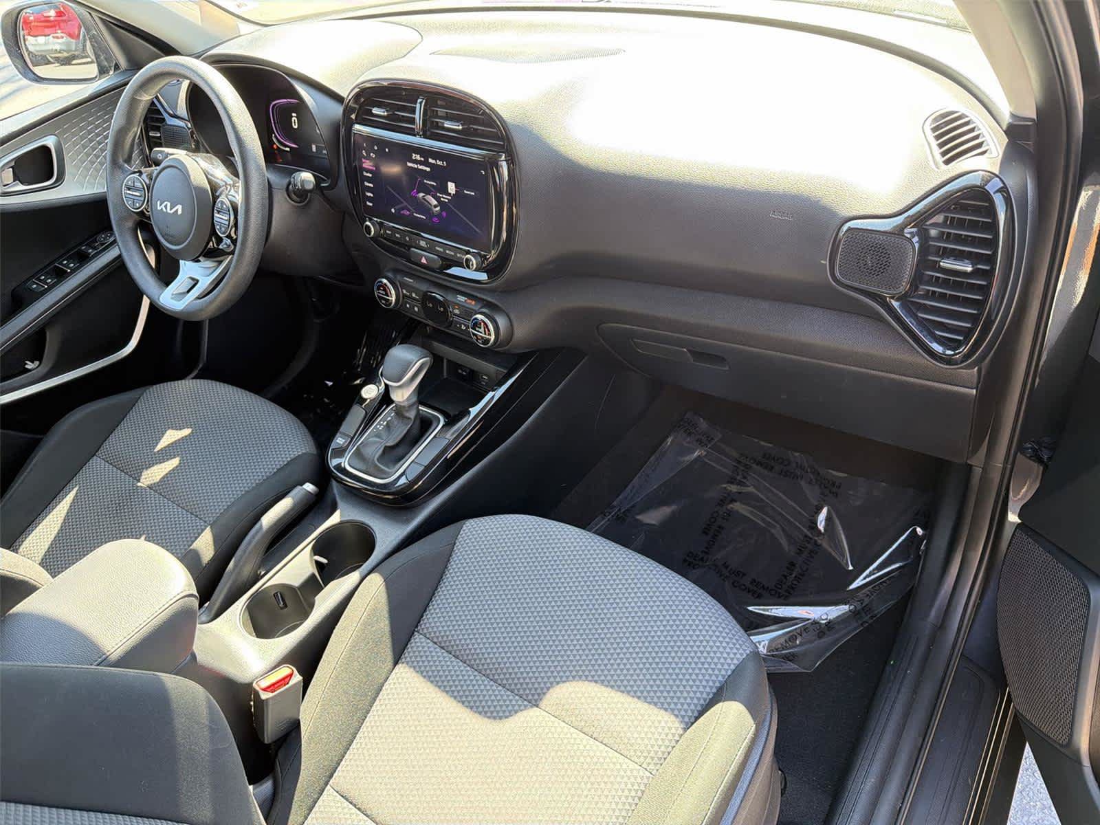 Used 2023 Kia Soul S FWD image 13