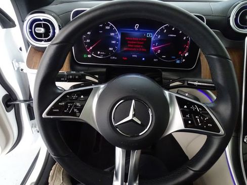 Used 2023 Mercedes-Benz GLC 300 4MATIC image 6